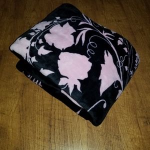 Brand New Victoria's Secret Sherpa Blanket 50x60
